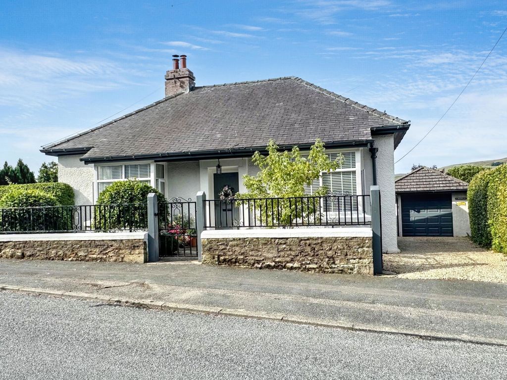 Property photo 1 of 33