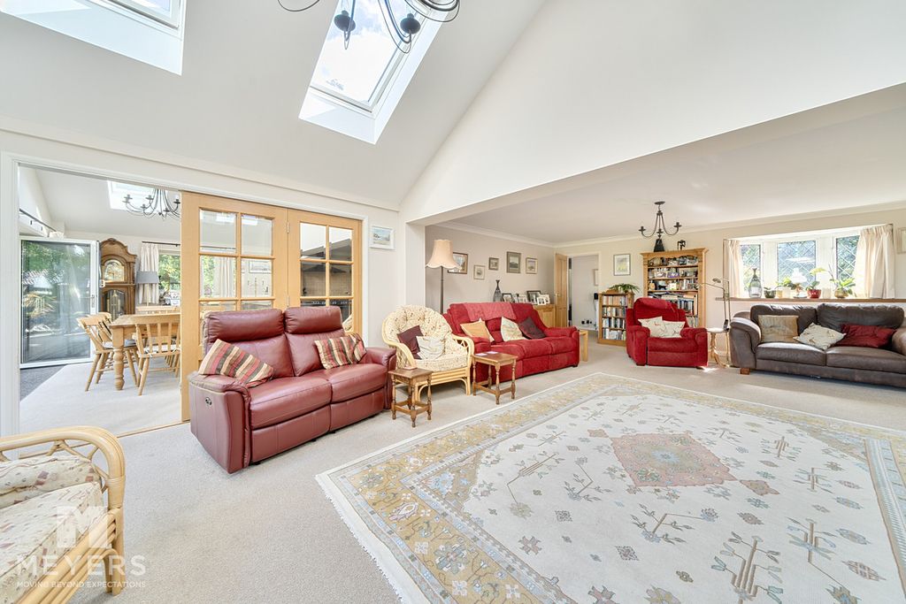 Property photo 3 of 23