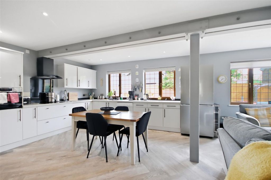 Property photo 2 of 46 Kitchen/Dining/Living Room 4