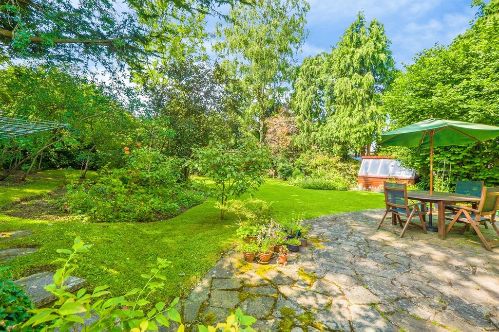 Property photo 3 of 25