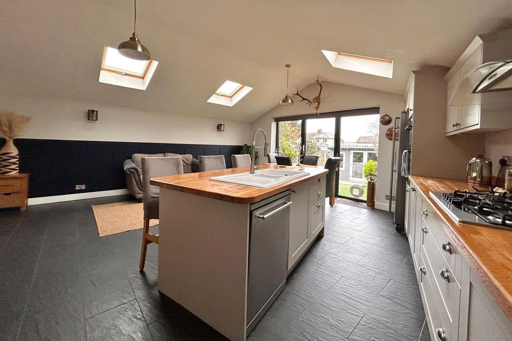 Property photo 3 of 25 Picture No. 32