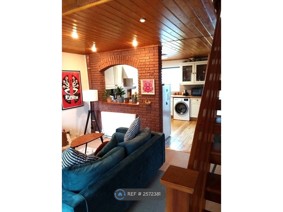 Property photo 2 of 15 Lounge To Kitchen