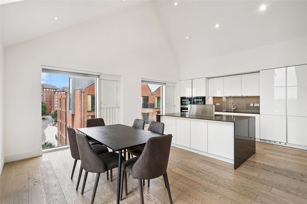 Property photo 2 of 21 Kitchen