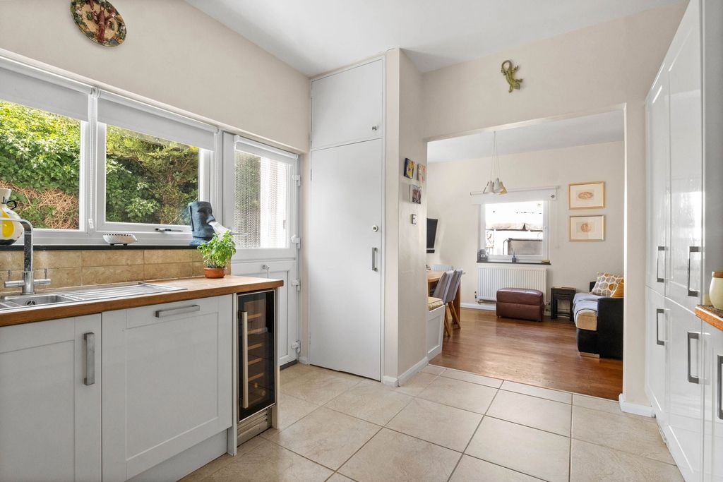 Property photo 3 of 34