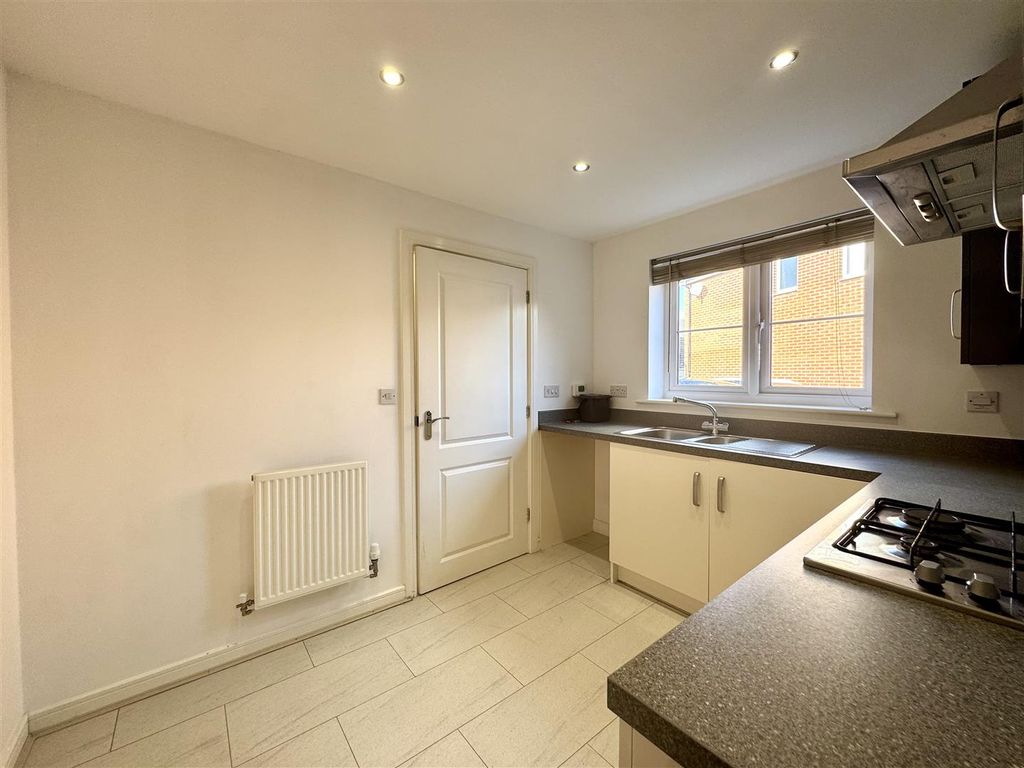Property photo 3 of 17 Kitchen