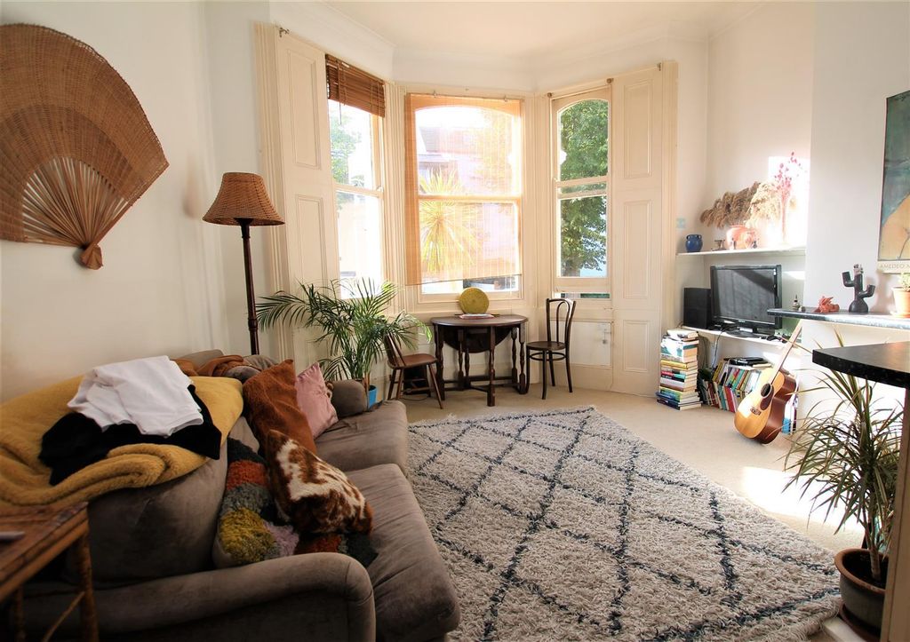 Property photo 1 of 5 Living Room