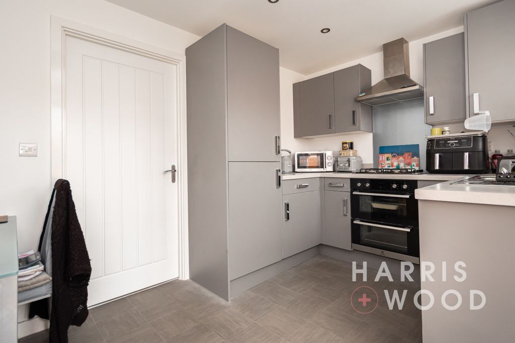 Property photo 2 of 18 4398701