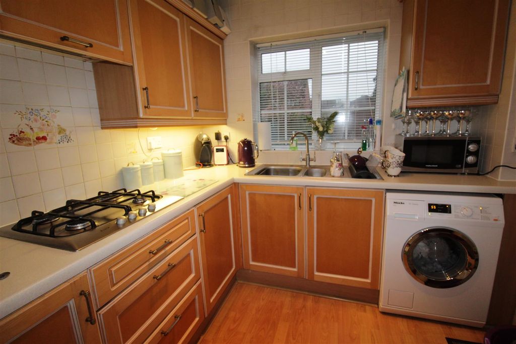 Property photo 2 of 11