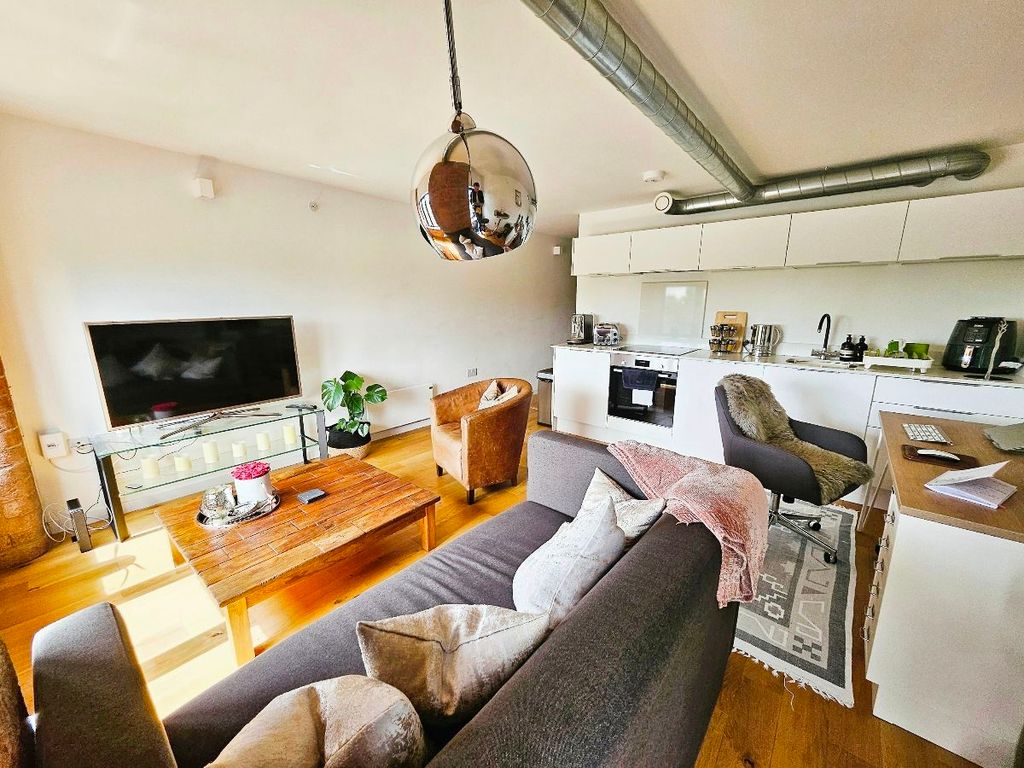 Property photo 3 of 8