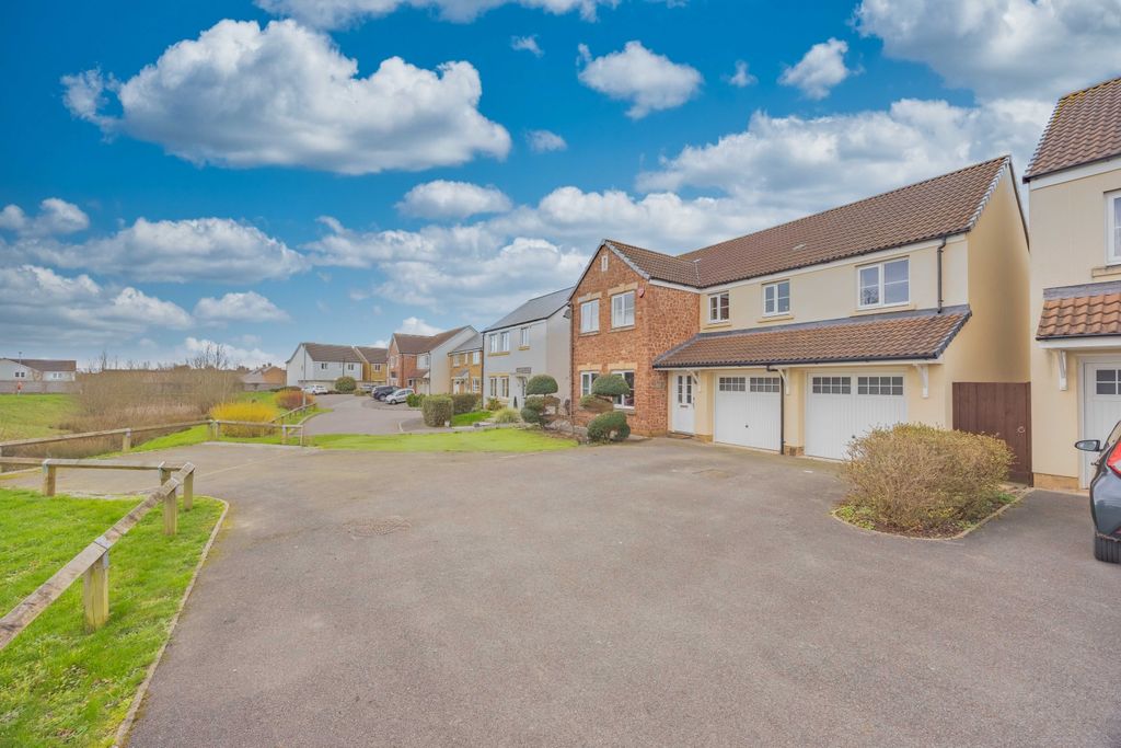 Property photo 1 of 29 Ewemovetaunton Halletts Road (2)