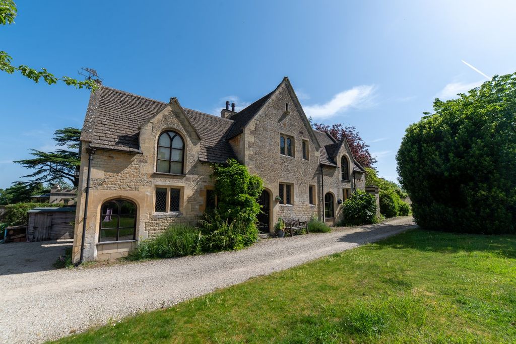 Property photo 1 of 52