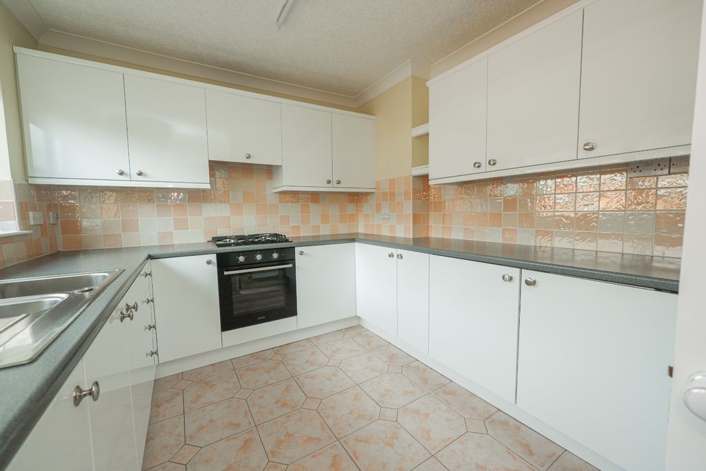 Property photo 2 of 19 4497122