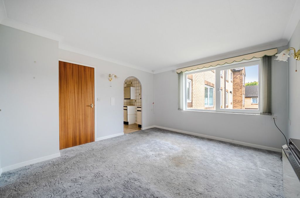 Property photo 2 of 12 1363891-3-68E4d32...