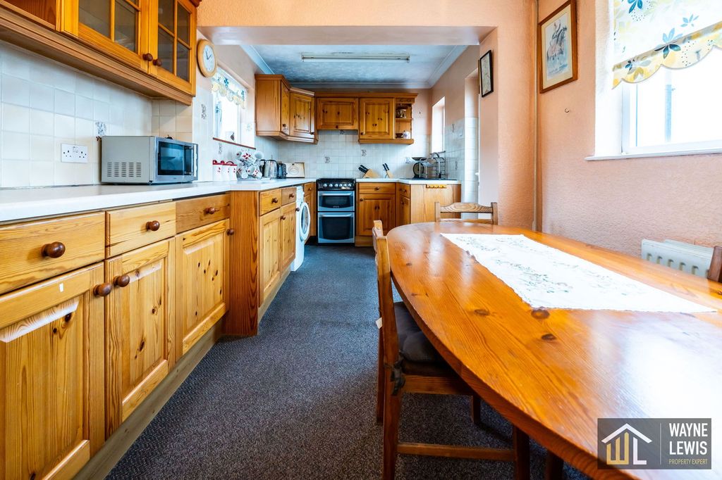 Property photo 3 of 37