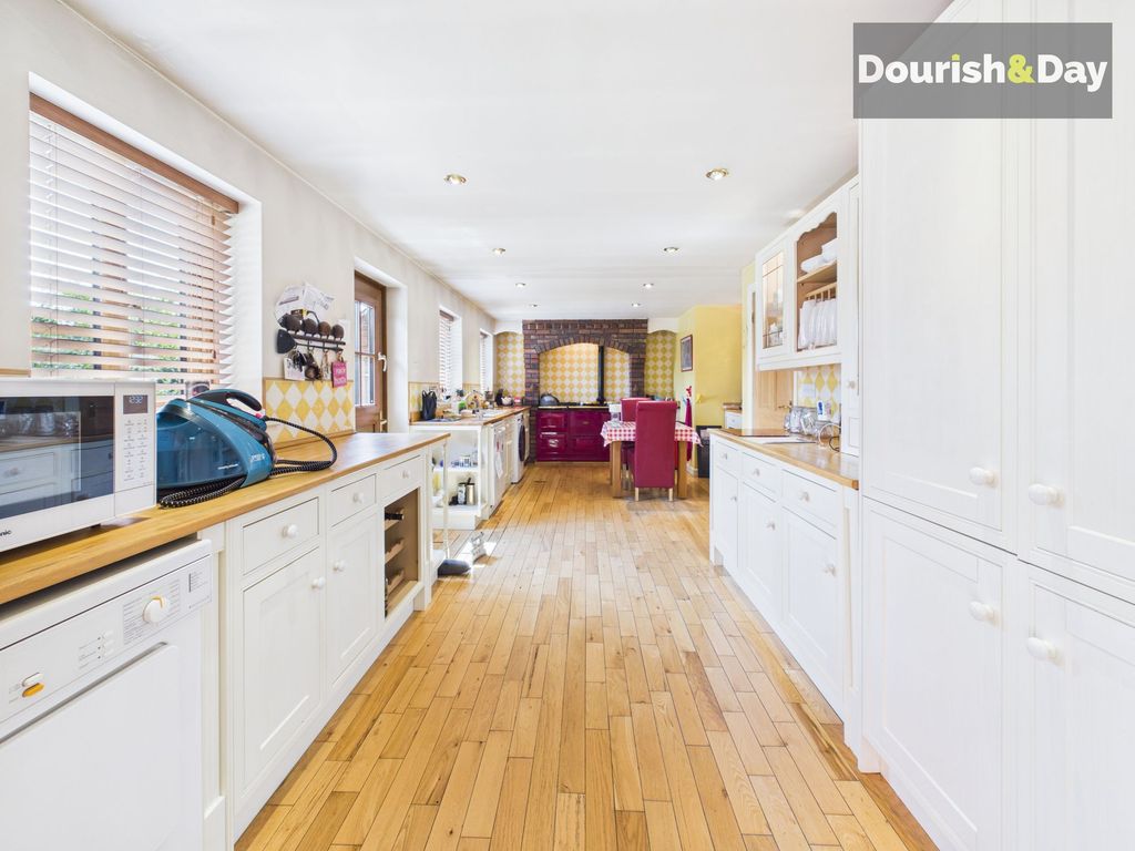 Property photo 3 of 33