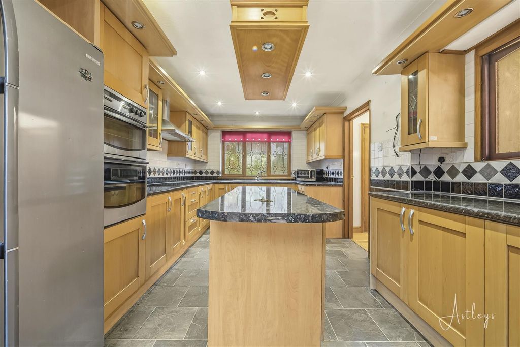 Property photo 2 of 22 Kitchen