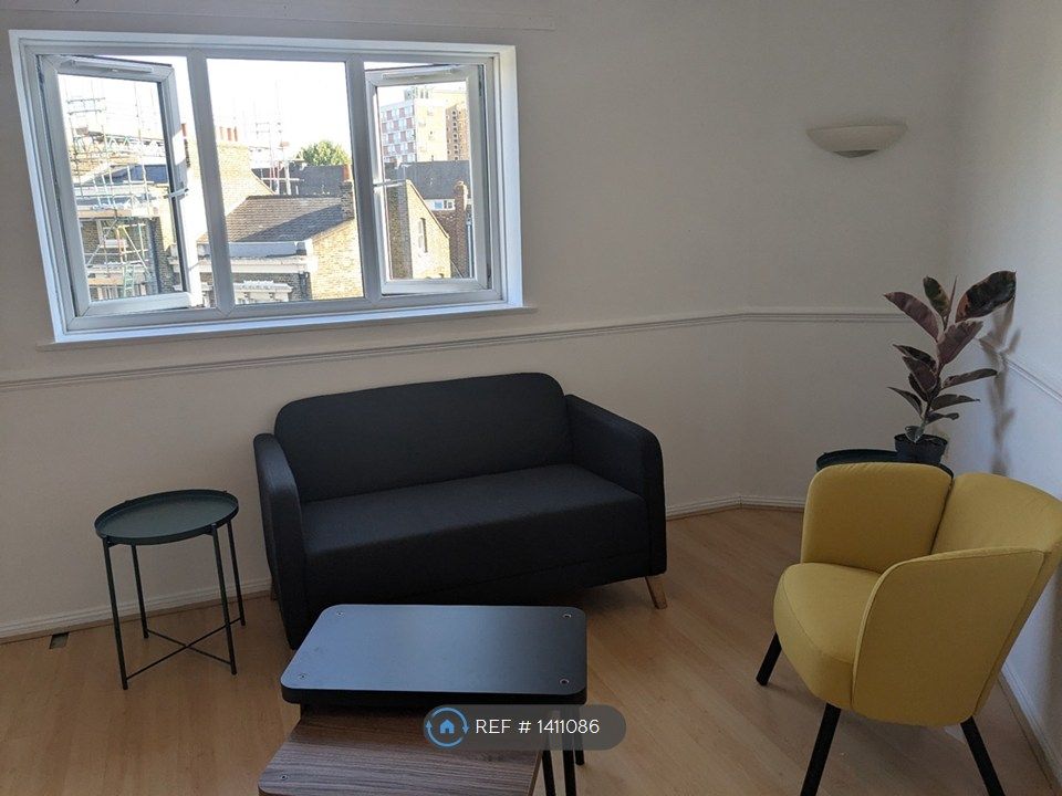 Property photo 1 of 10 Living Room