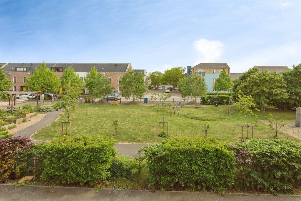 Property photo 2 of 33