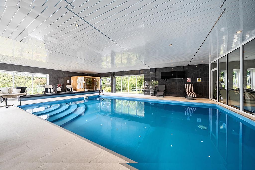 Property photo 3 of 33 Leisure - Indoor Swimming Pool