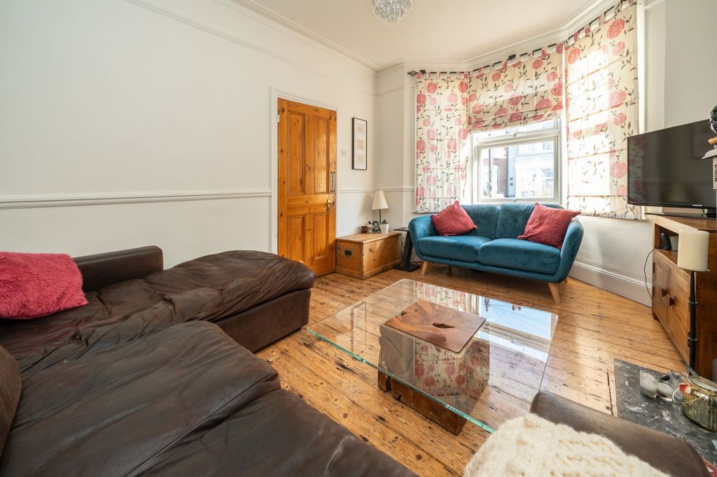 Property photo 2 of 11