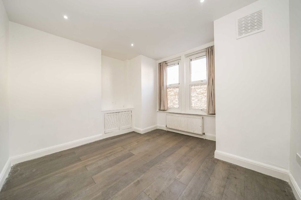Property photo 2 of 7