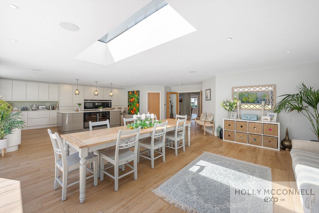 Property photo 2 of 36