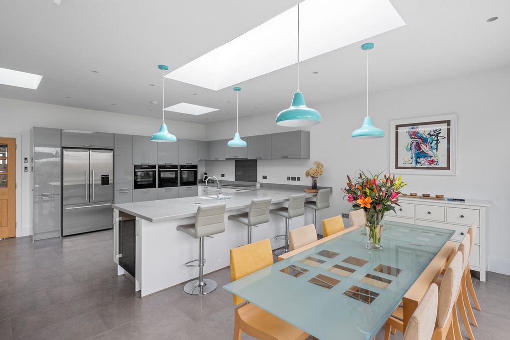 Property photo 3 of 21