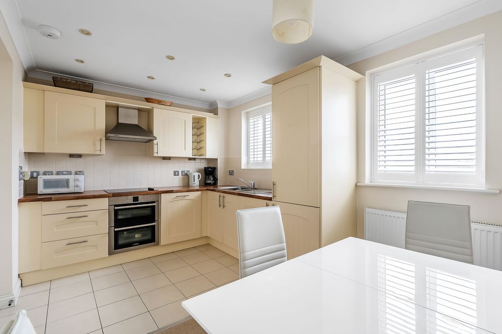 Property photo 3 of 36