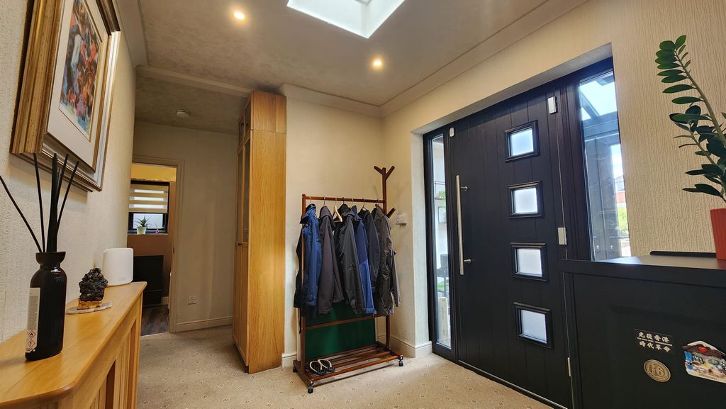 Property photo 2 of 19 Hallway