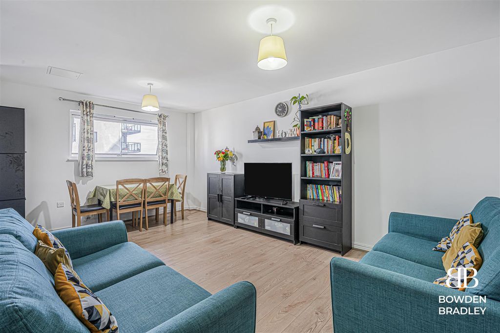 Property photo 1 of 10 Living Room