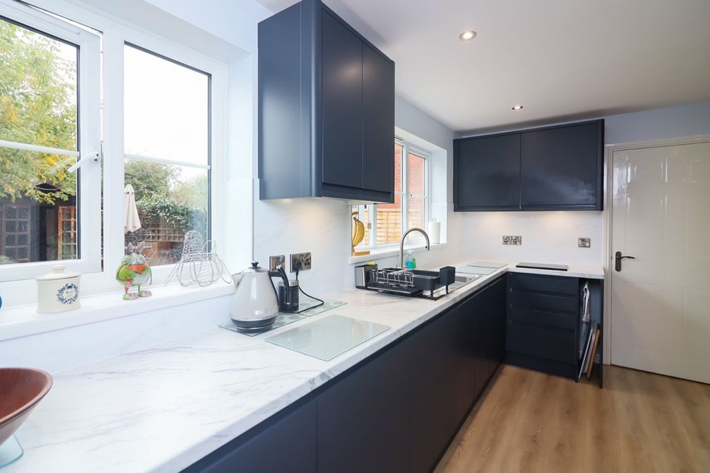 Property photo 3 of 36 Image00022