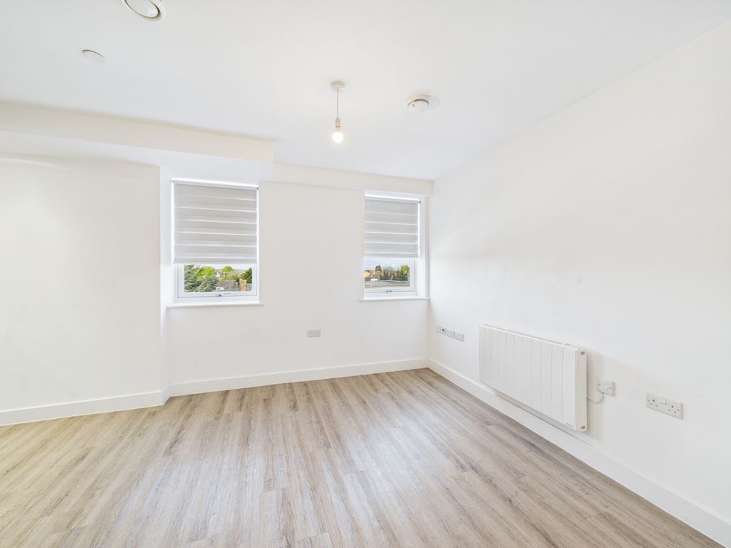 Property photo 3 of 6 Cam01909G0-Pr0317-Still001