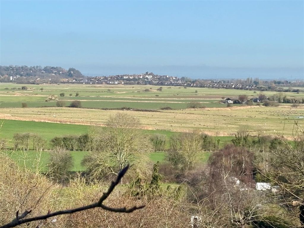 Property photo 2 of 21