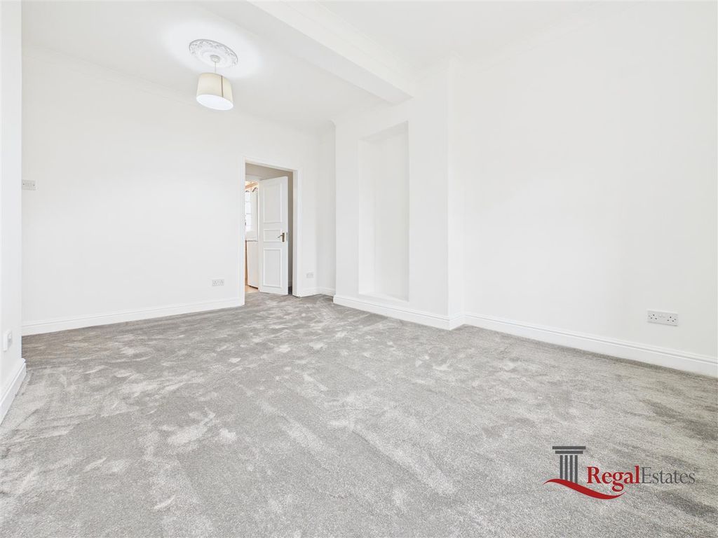 Property photo 3 of 14 Cam02489G0-Pr0261-Still004.Jpg