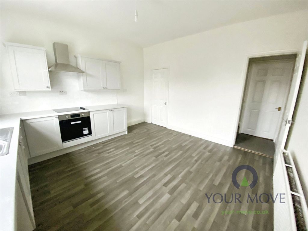 Property photo 3 of 8 Kitchen