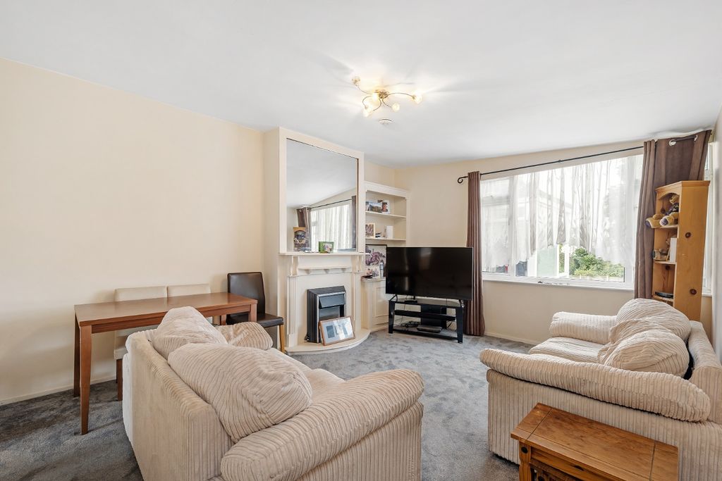 Property photo 2 of 10 3030053