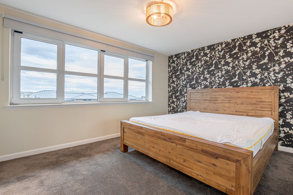 Property photo 3 of 19 Masterbedangle1