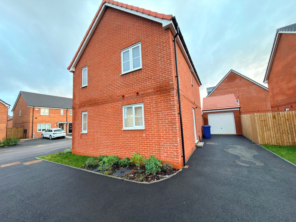 Property photo 2 of 21