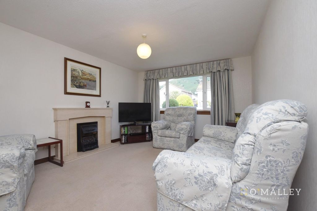Property photo 2 of 13 Lounge
