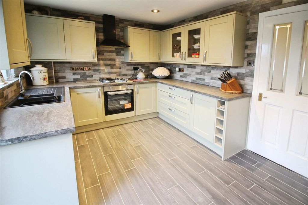 Property photo 2 of 15 Kitchen Diner