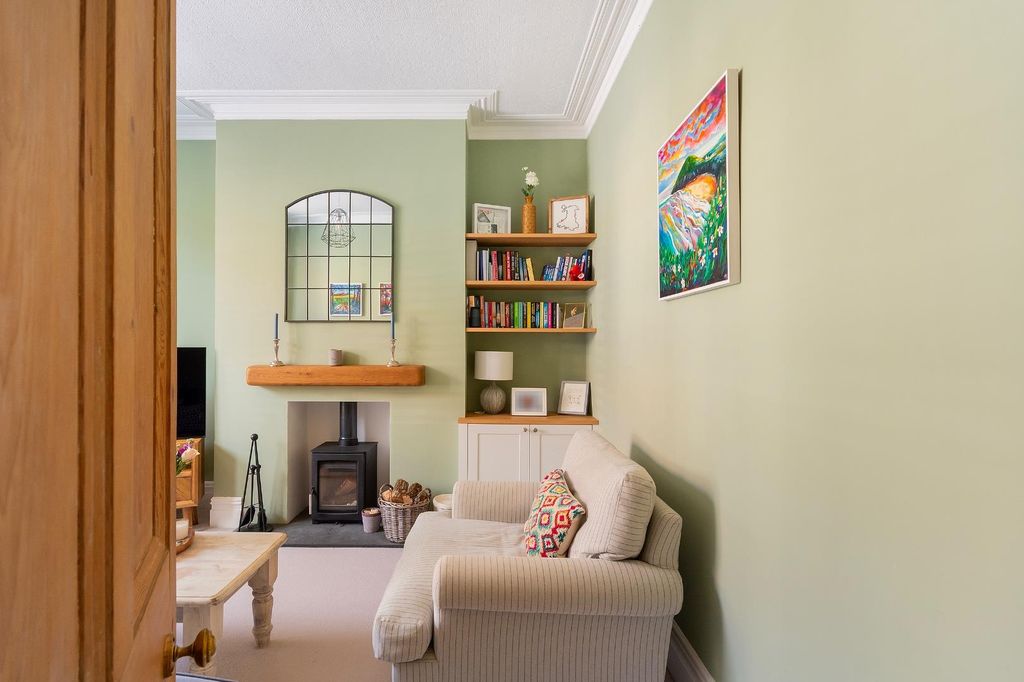 Property photo 1 of 26 5B3Abn - Living Room E.Jpg