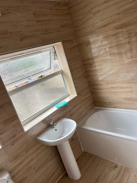 Property photo 3 of 9 Toilet