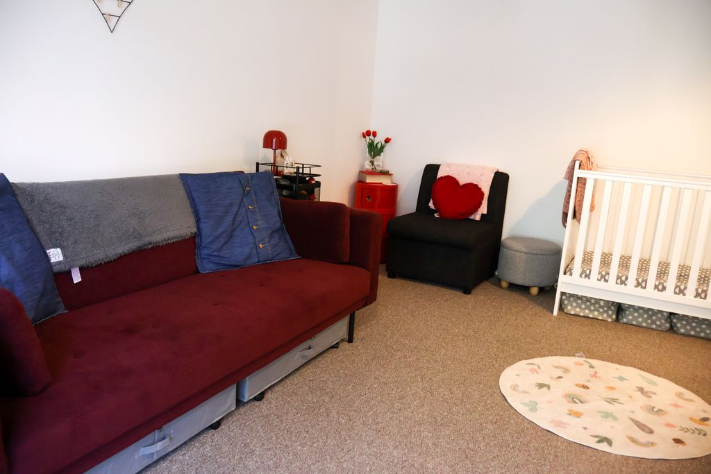 Property photo 3 of 17