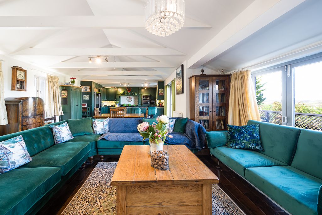 Property photo 2 of 26 Walnut Barn-10