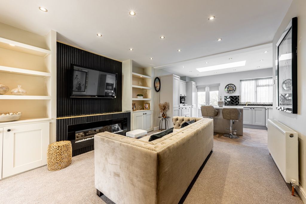 Property photo 3 of 21