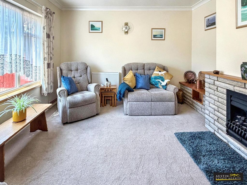 Property photo 3 of 15 Living Room