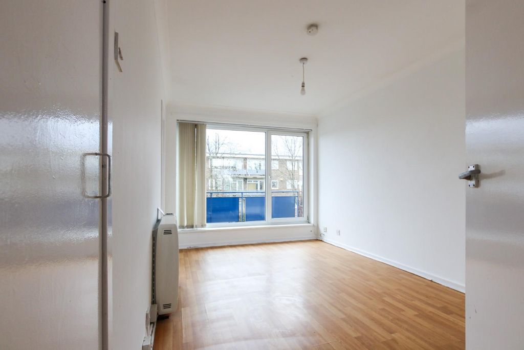 Property photo 2 of 10 Living Room