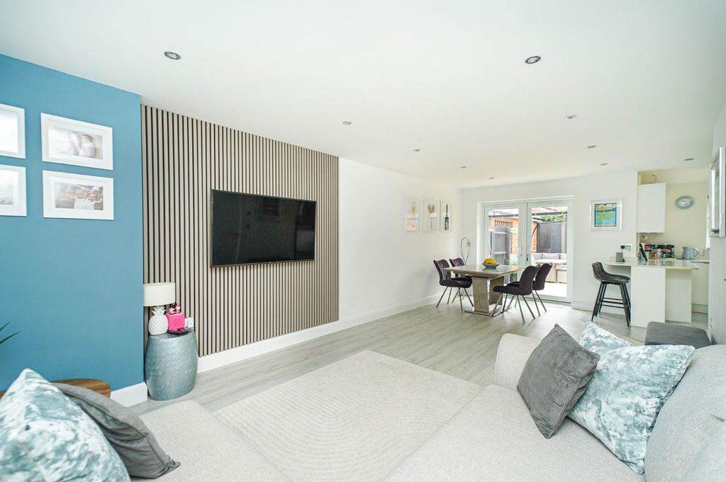 Property photo 2 of 30