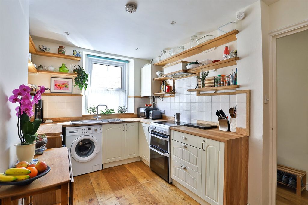 Property photo 3 of 18 Picture No. 06