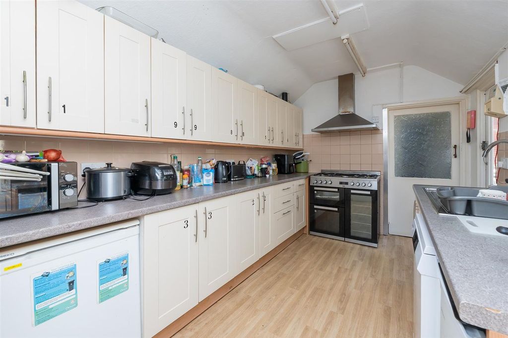 Property photo 2 of 34 41-Carnarvon-Road-Bs6-7Du-9.Jpg